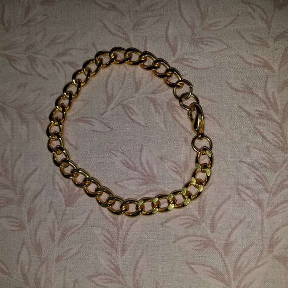 18 K Gold Plated Cuban Link Bracelet 7 Inch Length - Picture 3 of 5